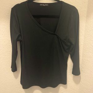 🌸 Sleek Black Cutout Blouse ✨ Flattering & Modern – Size L